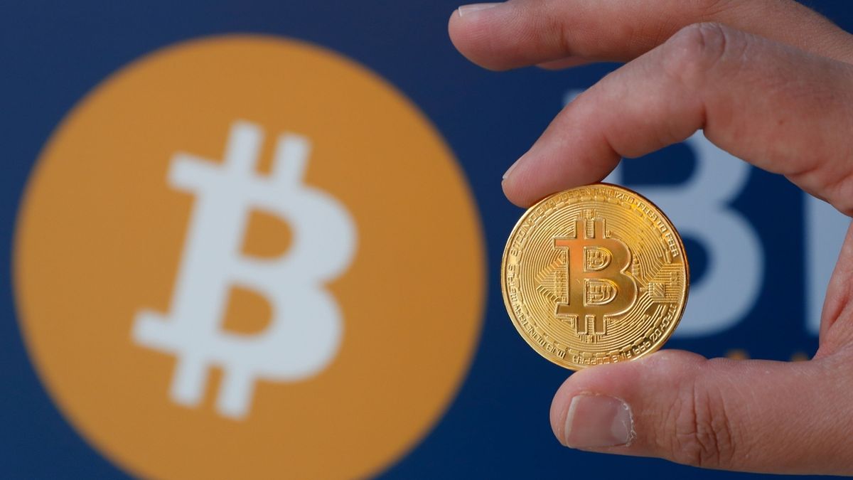 Cena bitcoinu překročila 50 000 dolarů